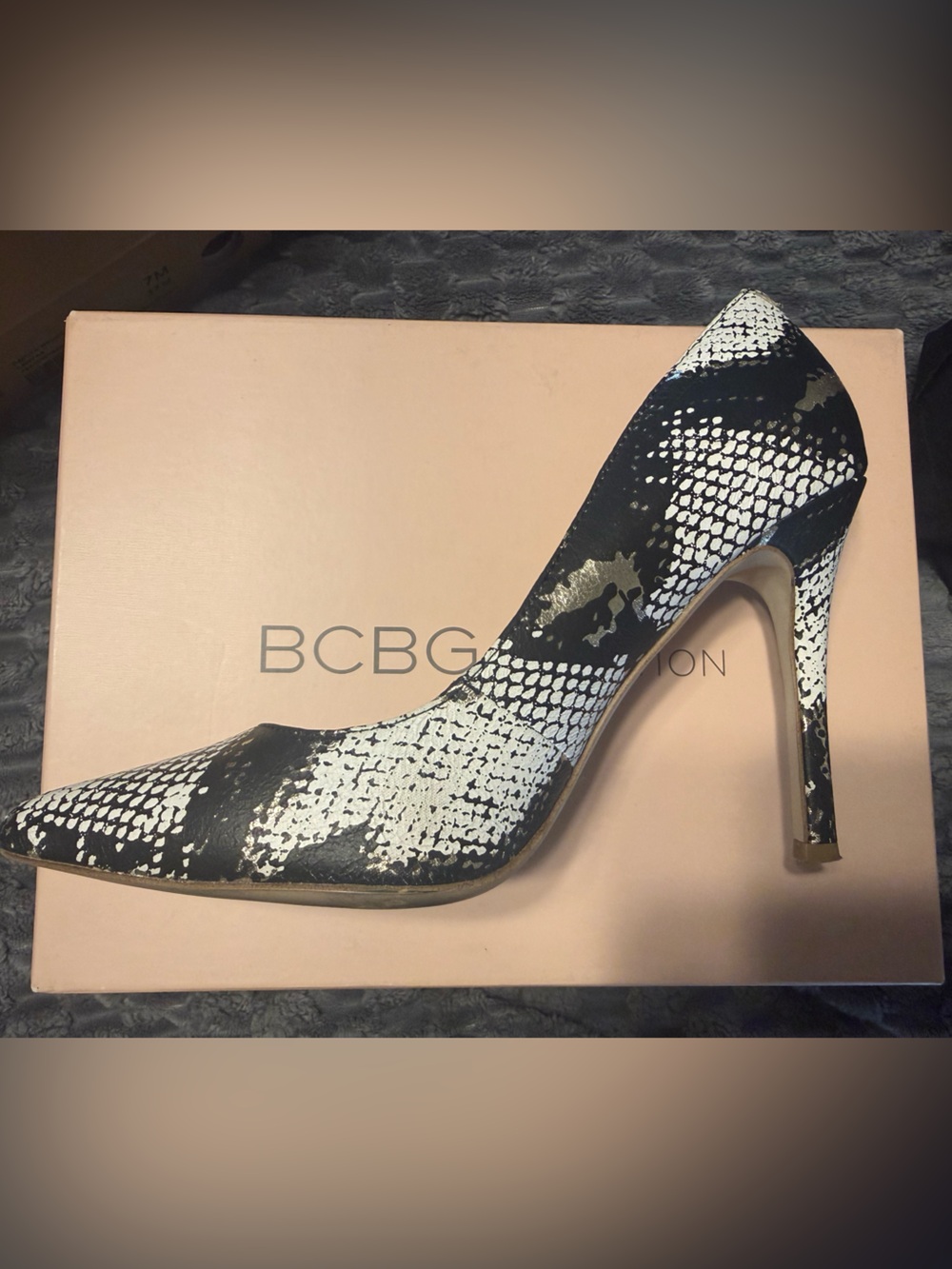 BCBG pumps - Picture 3 of 6